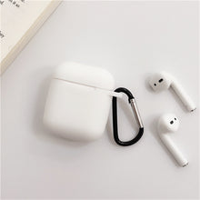 Charger l&#39;image dans la galerie, Étui classique en silicone pour AirPods 2e génération
